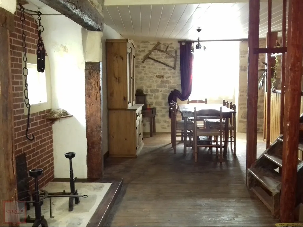 MAISON DE VILLAGE TOUS COMMERCES