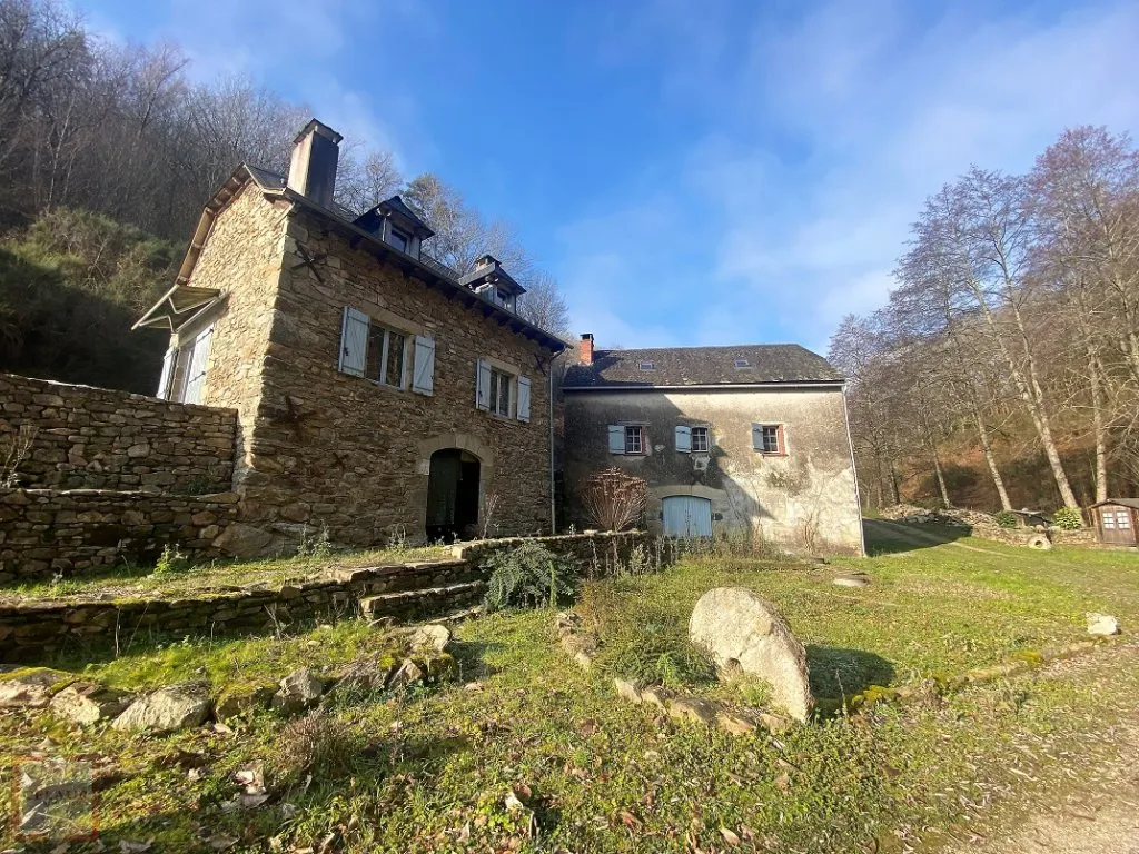 ANCIEN MOULIN A FINIR DE RESTAURER SUR 9HA