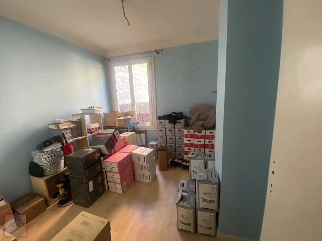 IMMEUBLE AVEC FONDS DE COMMERCE + 2 APPARTEMENTS