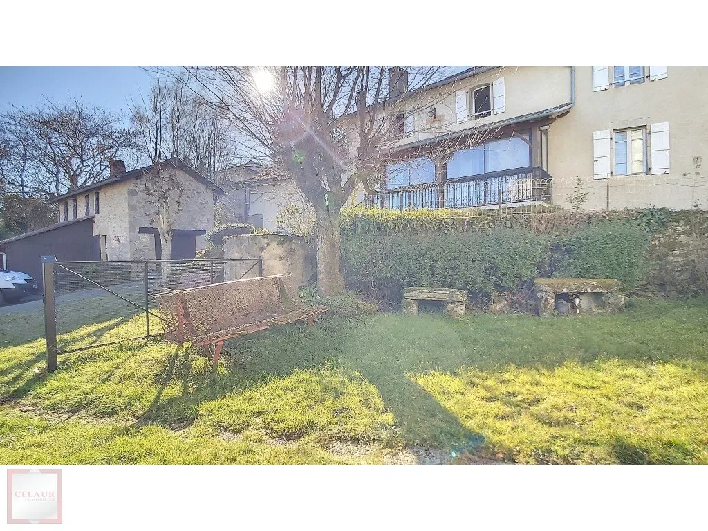 ENSEMBLE EN PIERRE DE CARACTERE