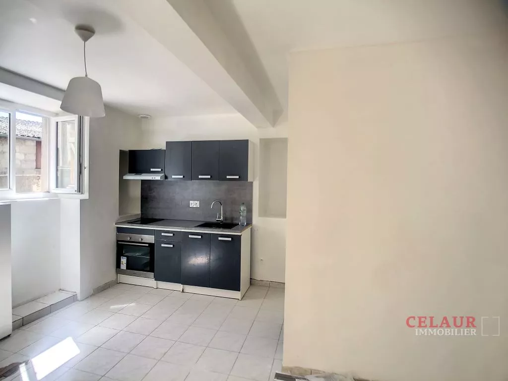 Studio rez-de-chauss&eacute;e centre bourg