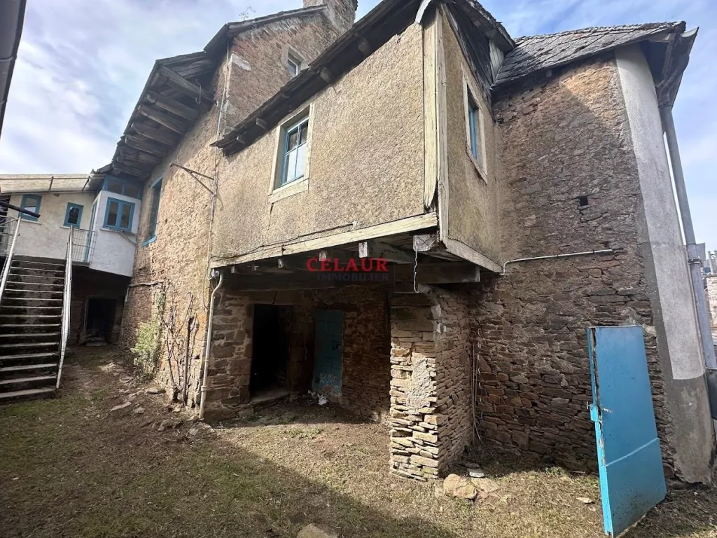 JOLIE MAISON DE BOURG A RENOVER