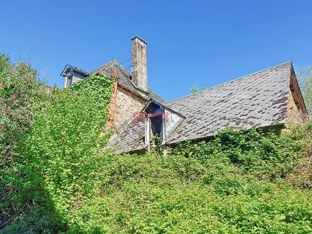 MAISON EN PIERRES A RENOVER