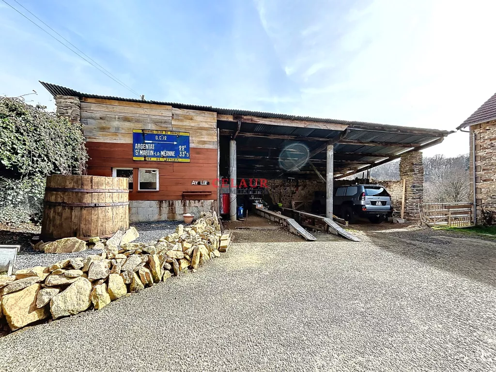 MAISON EN PIERRE R&Eacute;NOV&Eacute;E AVEC GRANGE, HANGARS, BATIMENT DE STOCKAGE ET TERRAIN