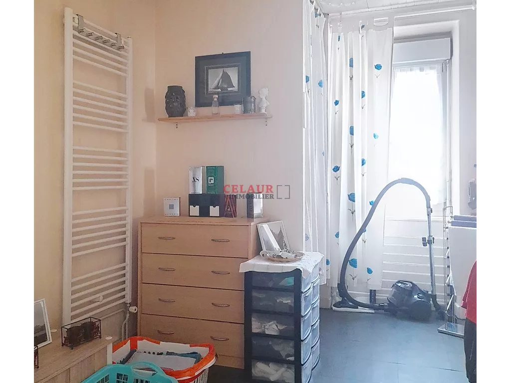 Maison familiale, de caract&egrave;re, avec jardin