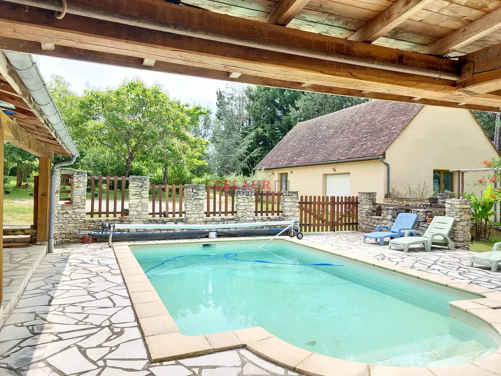 LONGERE EN PIERRES AVEC SON GITE