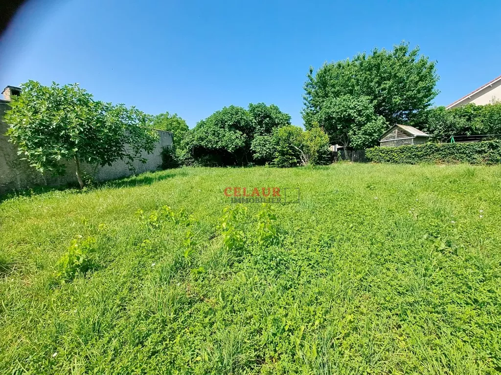 BATISSE AVEC 600M&sup2; DE TERRAIN