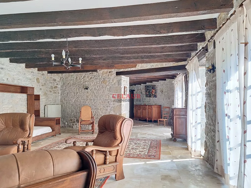 VASTE PROPRIETE EN PIERRE QUERCYNOISE