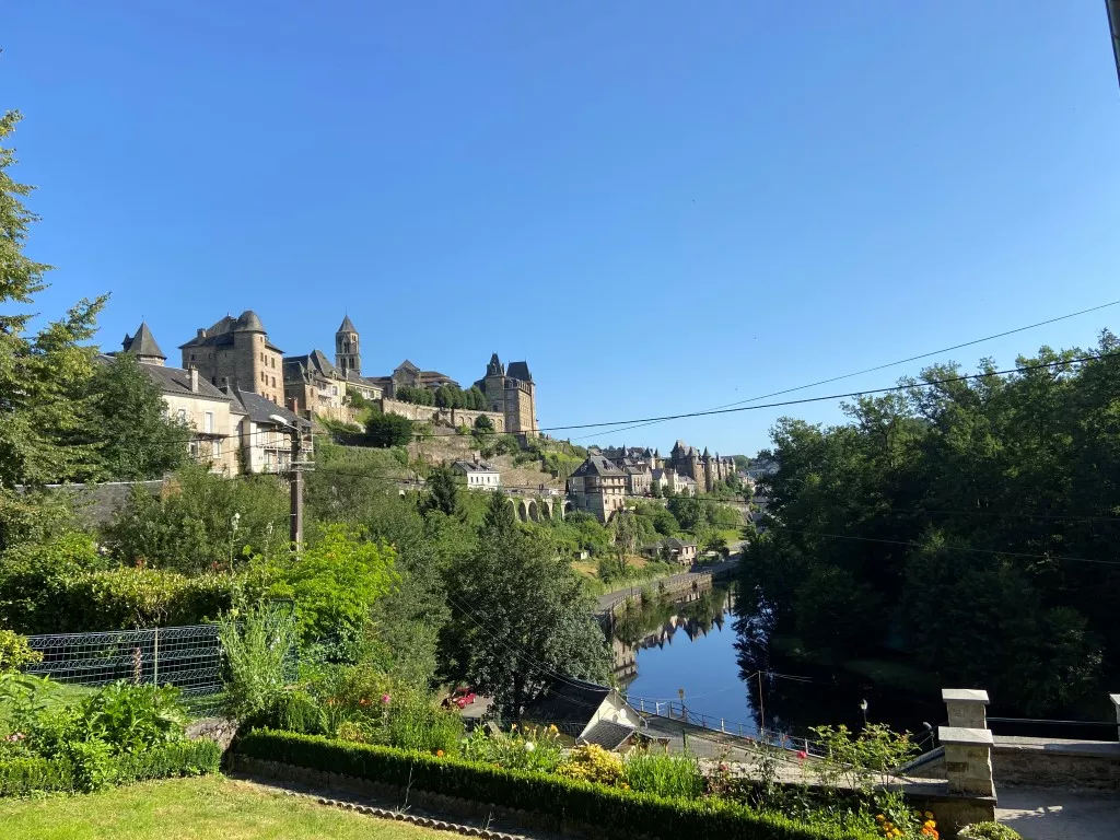 MAISON LUMINEUSE AVEC VUE