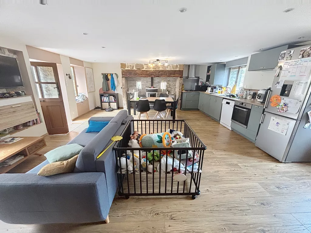 Ensemble en pierre avec vue