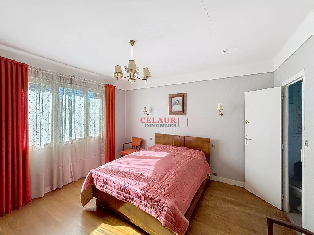 PAVILLON A RENOVER SUR 1229 M&sup2; DE JARDIN CLOS