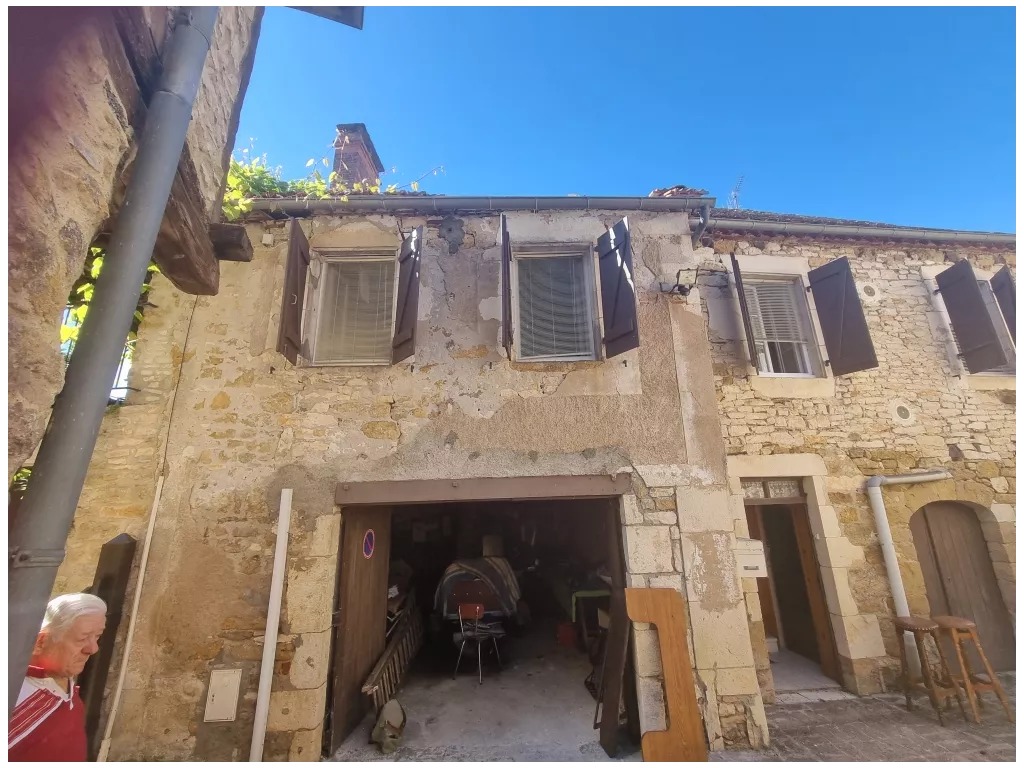 Maison de caract&egrave;re  en pierre &agrave; r&eacute;nover