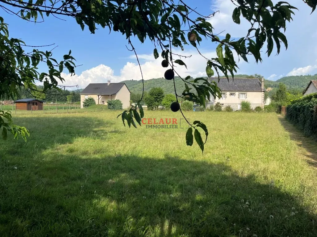 BEAU TERRAIN CONSTRUCTIBLE PROCHE DU CENTRE D'ARGENTAT