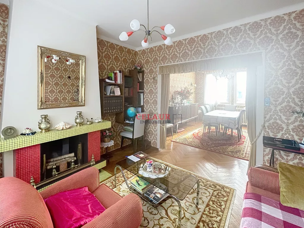 MAISON FAMILIALE &Agrave; LAGUENNE