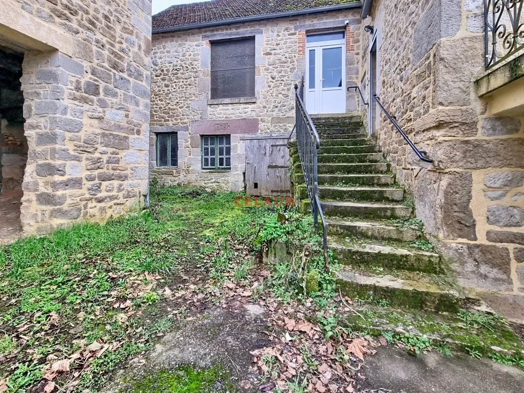 Ensemble immobilier en pierres