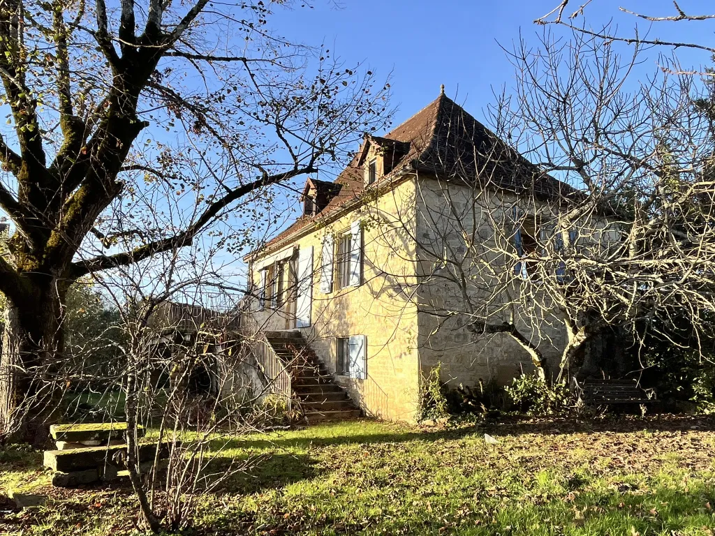 MAISON EN PIERRE ET SA GRANGE