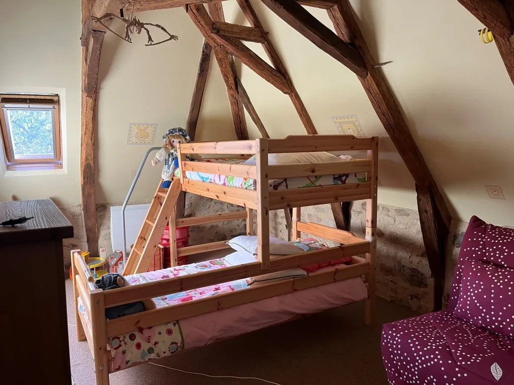 JOLIE MAISON DE CAMPAGNE AVEC TRES BEAU TERRAIN...