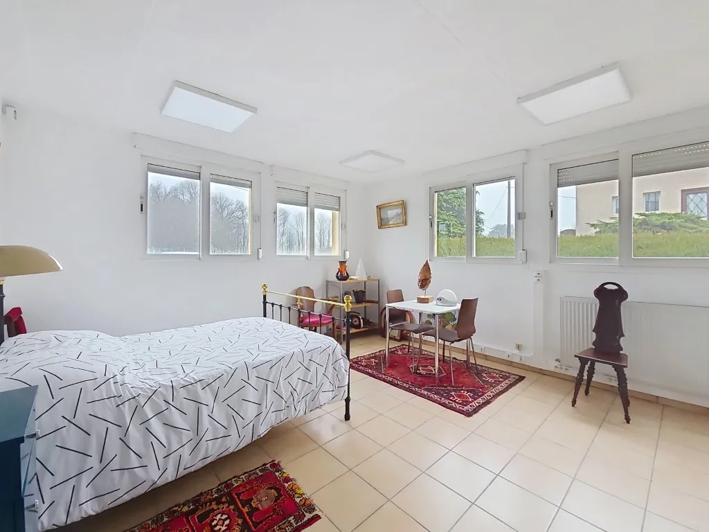 Maison avec grand atelier-garage