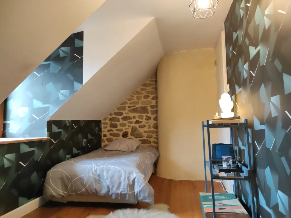 Maison de Bourg en pierre meubl&eacute;e