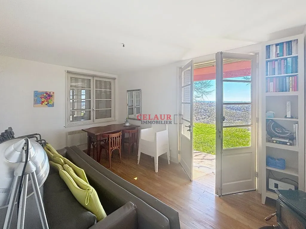 ANCIENNE ECOLE RENOVEE AVEC VUE DOMINANTE