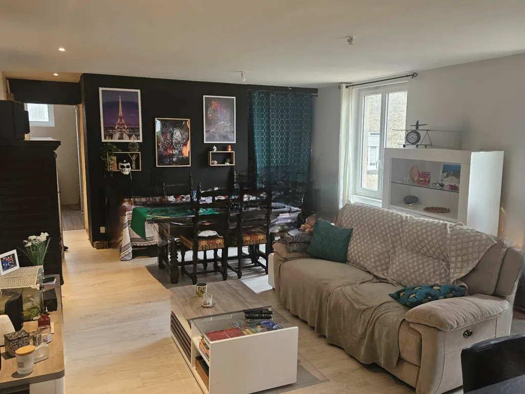 Maison attypique avec entr&ecirc;pots