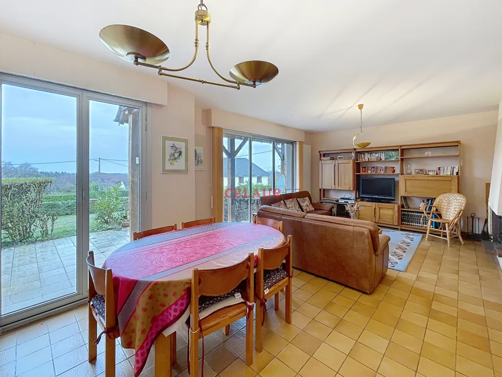 MAISON SPACIEUSE AVEC TERRAIN ET VUE D&Eacute;GAG&Eacute;E