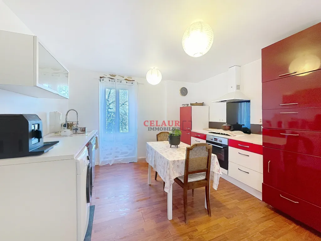 PROPRIETE EN PIERRES AVEC 4 HECTARES