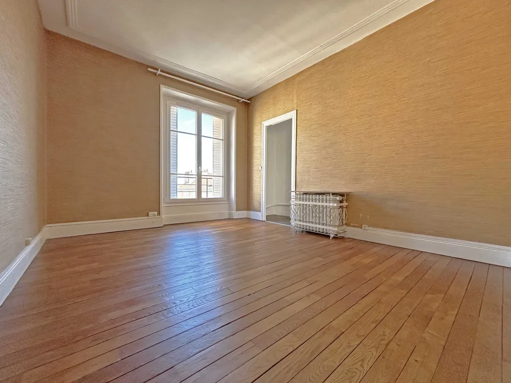 Appartement en hyper-centre avec ascenseur et parking