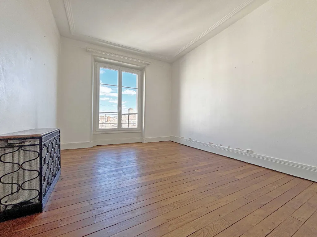 Appartement en hyper-centre avec ascenseur et parking