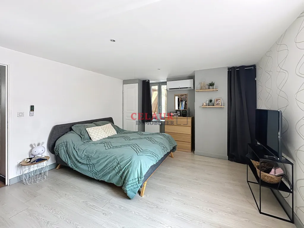 MAISON DE BOURG R&Eacute;NOV&Eacute;E &Agrave; LAGUENNE