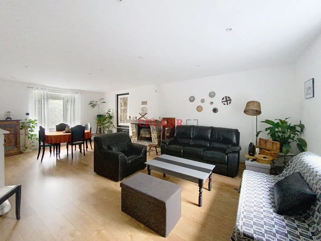 Ensemble en pierres avec 2454m&sup2; de terrain